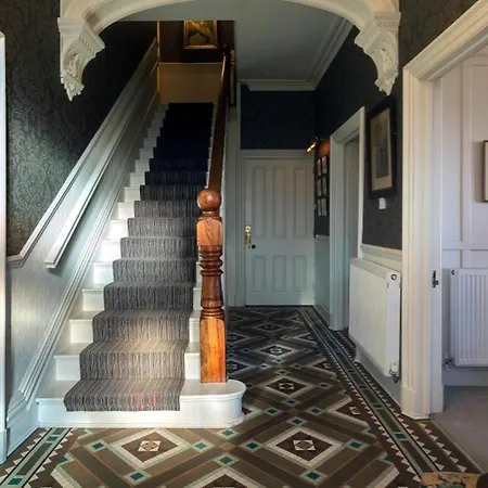Hotel Clare House