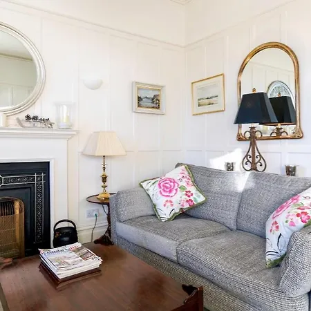 Clare House Hotel *